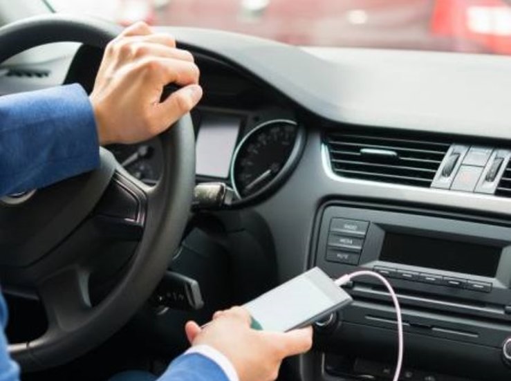Polica local de Cceres impone 8 sancionespor utilizar el telfono mvil conduciendo