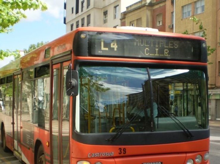 Ayuntamiento de Cceres fomentar el uso del transporte pblico con folletos informativos