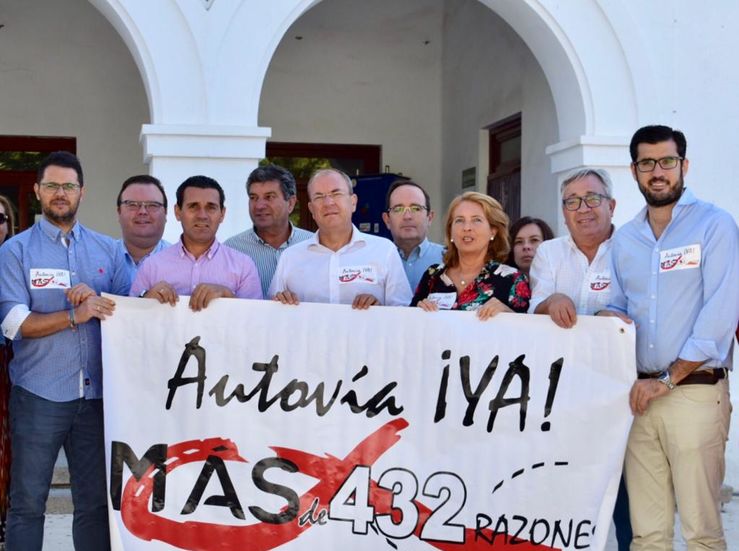 Monago acusa al PSOE de apagar los megfonos en conversin de la N432 en autova
