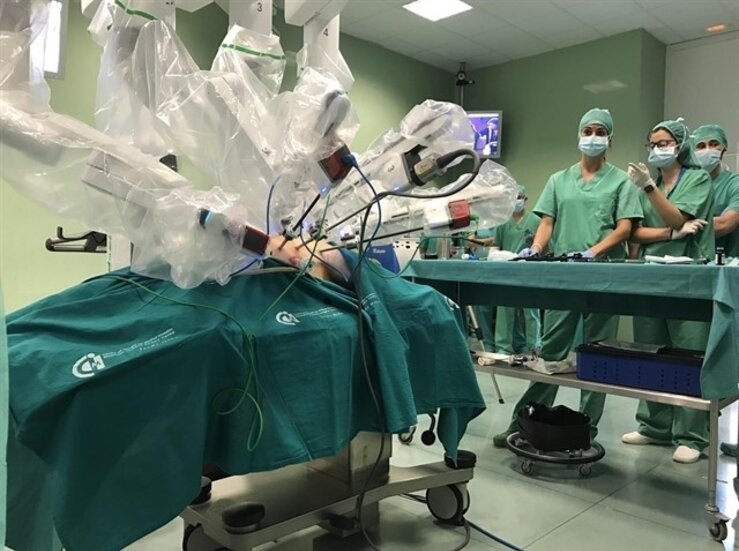 El SES incorporar ciruga robtica a los hospitales de Badajoz y Cceres
