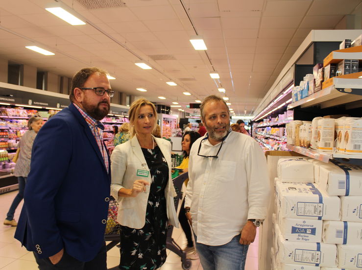 El alcalde de Mrida visita instalaciones de tienda eficiente de Mercadona en La Heredad