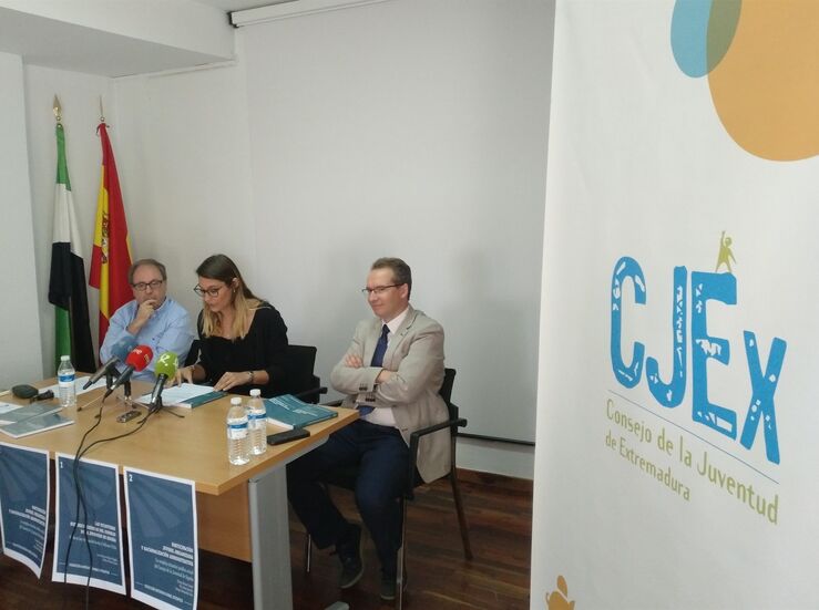 CJEx publica una coleccin editorial sobre la situacin del colectivo en Espaa