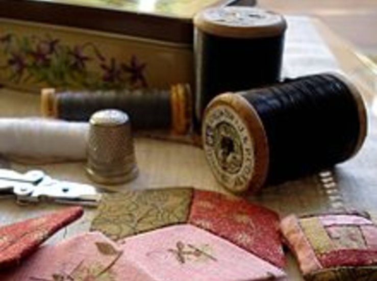 Curso para mayores de 55 aos sobre oficios costura y confeccin textil en UNED Mrida
