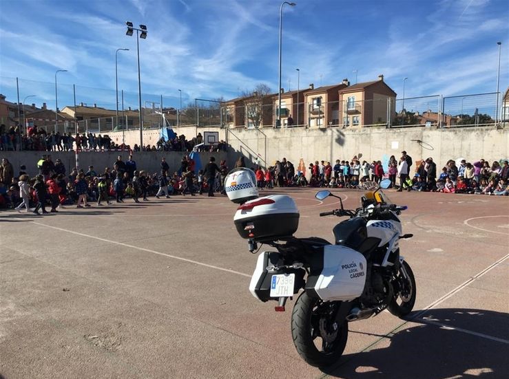 Unidad Canina de Polica Local de Cceres realiza exhibicin en el colegio Castra Caecilia