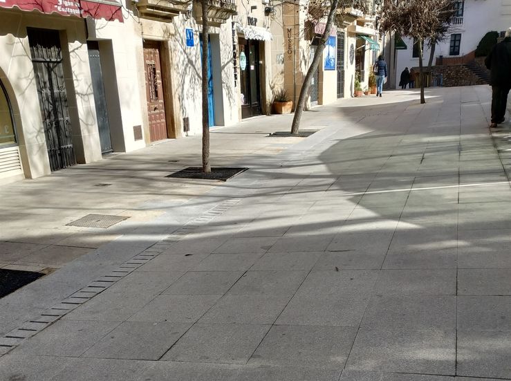 Vecinos y hosteleros de San Juan de Cceres se quejan del deterioro del pavimento