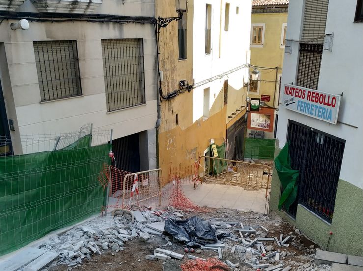 Las obras de remodelacin en la calle Alzapiernas de Cceres se reanudan este mircoles 