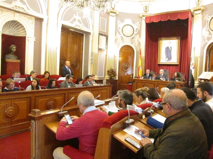Pleno del Ayuntamiento de Badajoz aprueba la subida salarial del 225 a los empleados 