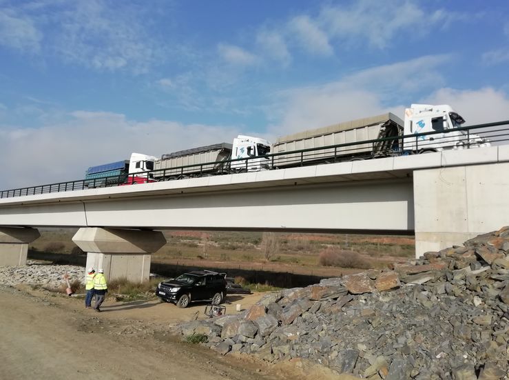 Adif realiza la prueba de carga del viaducto del tramo Estacin PlasenciaPlataforma