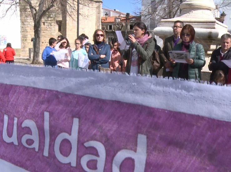 Mujeres rurales reclaman igualdad durante una concentracin en Valencia de Alcntara