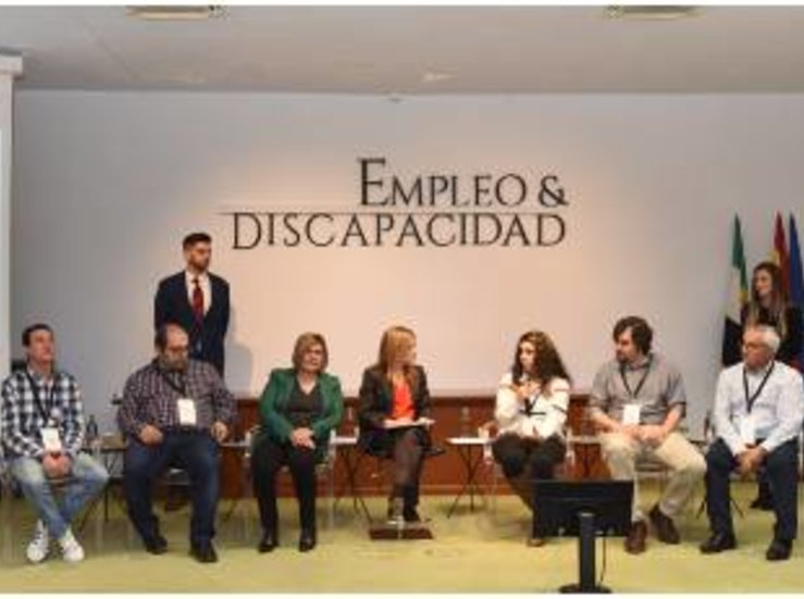 Asociaciones y empresas muestran su experiencia en jornadas Discapacidad y empleo 