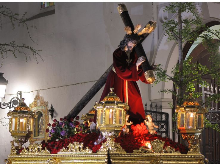 Convento de Las Descalzas y Parroquia San Fernando desfilan este Martes Santo en Badajoz