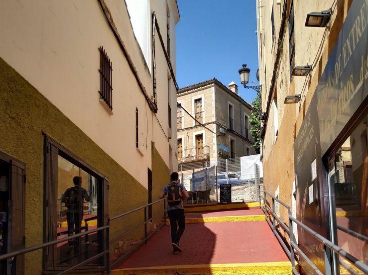 Las obras de la calle Alzapiernas de Cceres se reanudan este lunes