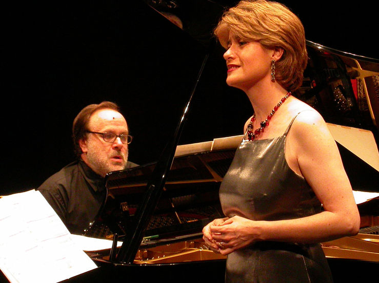 La mezzosoprano Elena Gragera y el pianista Antn Card ofrecen un concierto en Badajoz