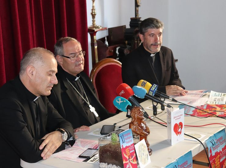 El cardenal Osoro y el Padre ngel participan en XI Congreso Teolgico Pastoral en Cceres