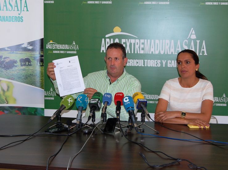 APAG Extremadura Asaja abandona la mesa del convenio del campo 