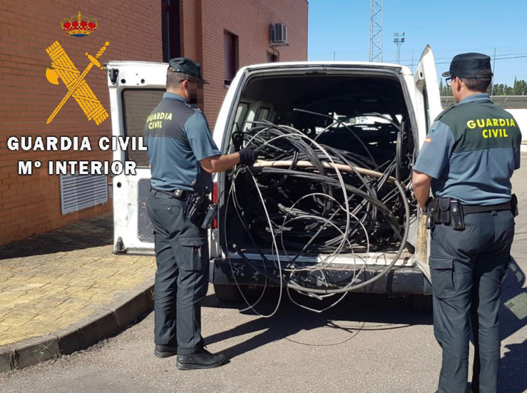 Detenidos dos vecinos de Moraleja por robar cerca de 400 kilos de cable de aluminio
