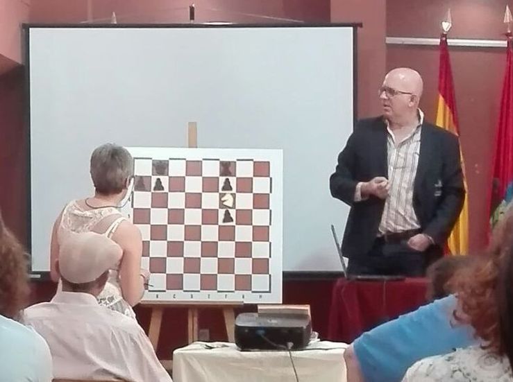 El presidente del Club Magic imparte en Len conferencia sobre ajedrez e inclusin social