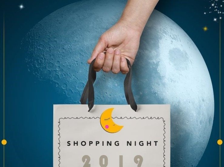 Comercio de Badajoz celebra Shopping night con personajes luminosos y Foodtruck