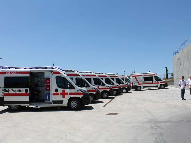 Cruz Roja renueva su flota con ambulancias financiadas por Junta y diputaciones