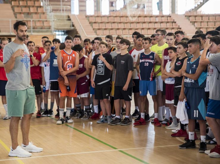200 jvenes baloncestistas de toda Espaa participan en el XIII Campus Caldern en Badajoz