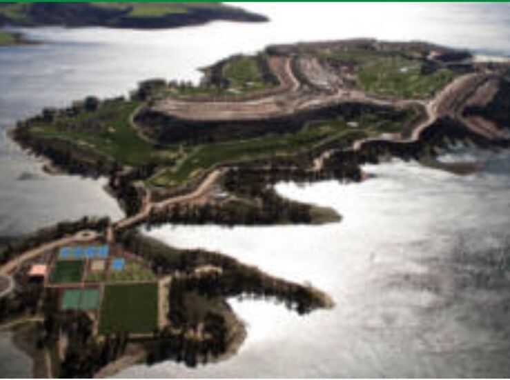 Los propietarios de Valdecaas se aferran a la ley regional que legaliza el complejo