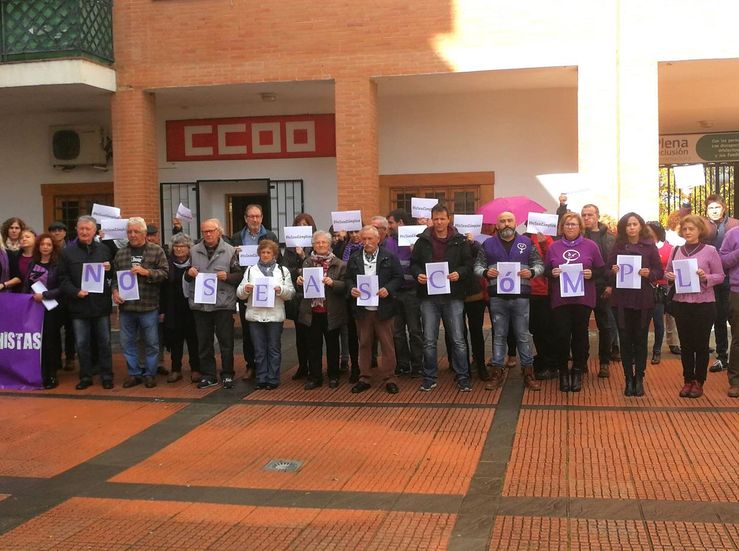 CCOO Extremadura se concentra en sus sedes para reclamar el fin de la violencia de gnero