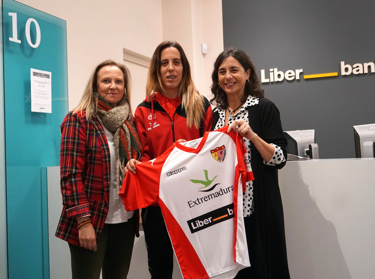 Liberbank renueva el convenio de patrocinio con el Club Santa Teresa Badajoz