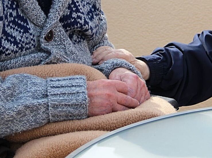 Junta y Ayuntamiento Almendralejo dan luz verde a programa de acompaamiento a la soledad