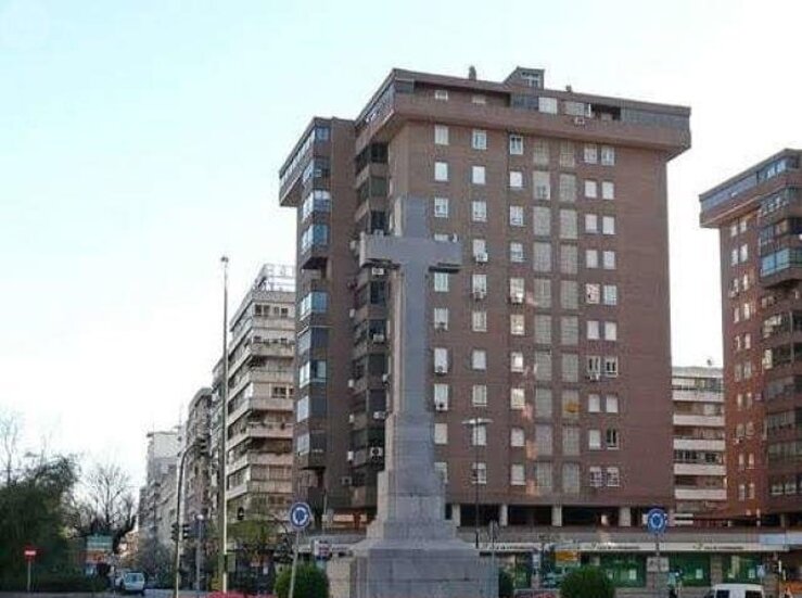Profesionales de la cultura se oponen a declarar como BIC la Cruz de los Cados de Cceres