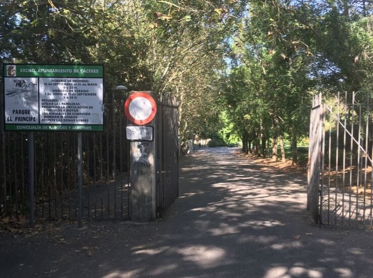 Cceres cierra parques y jardines perimetrados por previsin de fuertes vientos y lluvia