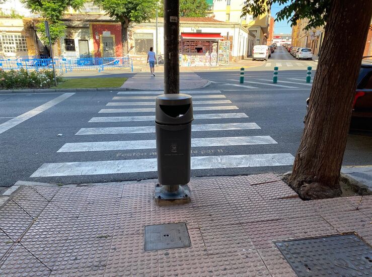 Cabezas propone eliminar de calles mobiliario olvidado sin uso o mal ubicado en Badajoz