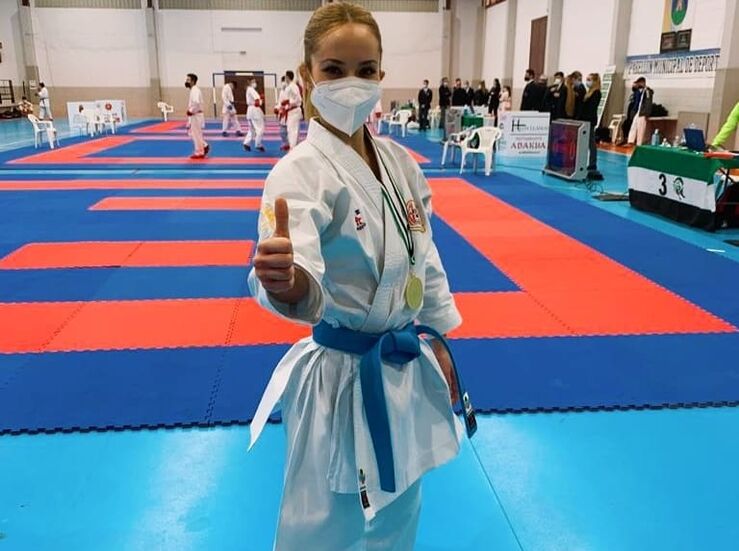 La karateca emeritense Nuria Escudero Sols subcampeona de Espaa por equipos