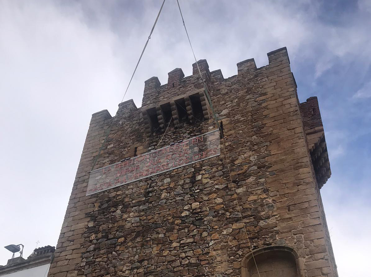 Asociacin Vencejos Extremadura critica instalacin letrero en la Torre Bujaco de Cceres