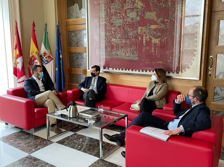 El alcalde de Cceres se rene con el secretario de Estado para la Unin Europea