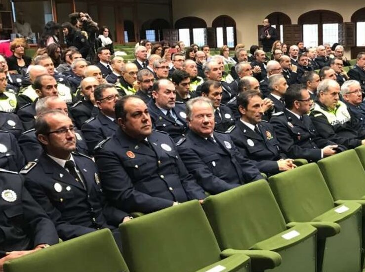 La Junta reconoce la labor de 46 agentes de polica local de Extremadura