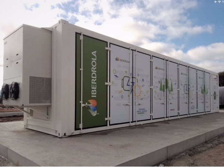 Iberdrola instala en fotovoltaica de Romangordo primera batera en un proyecto renovable