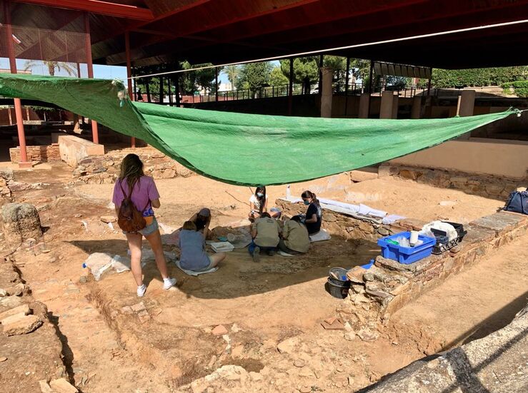 15 jvenes participan en campo voluntariado del yacimiento arqueolgico de Mrida
