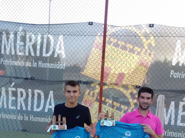 Manuel Castillo resulta ganador del Torneo de Tenis de la Feria de Mrida