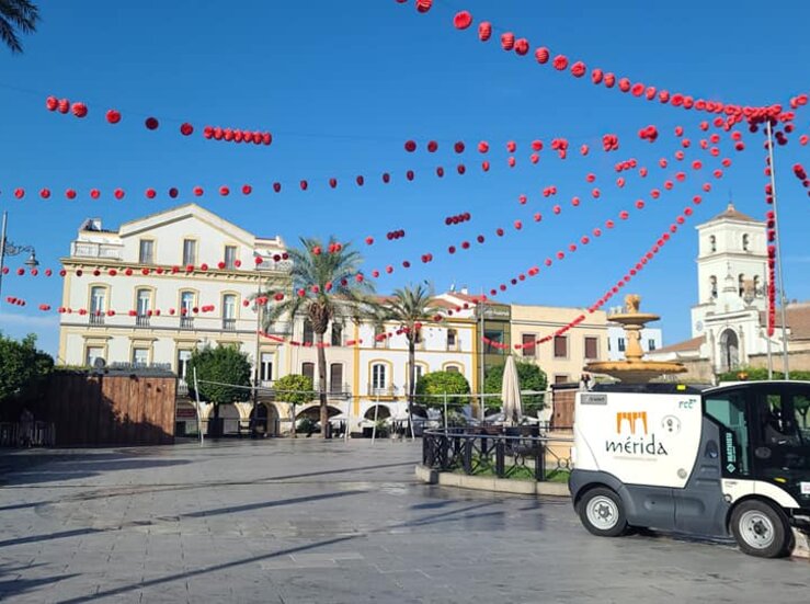 El Ayuntamiento de Mrida refuerza sus labores de limpieza durante la Feria