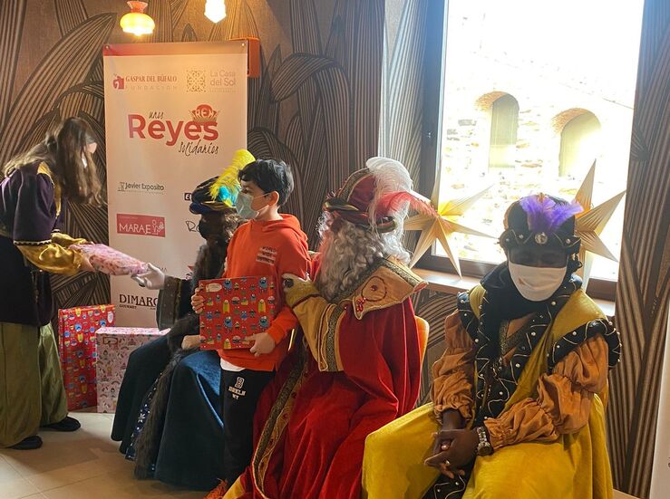 Los Reyes Magos han entregado regalos en el Complejo Gastronmico de La Casa del Sol