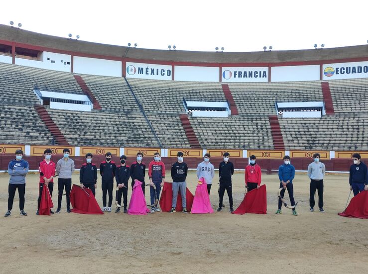 La Escuela de Tauromaquia de la Diputacin de Badajoz inicia el curso con 47 alumnos