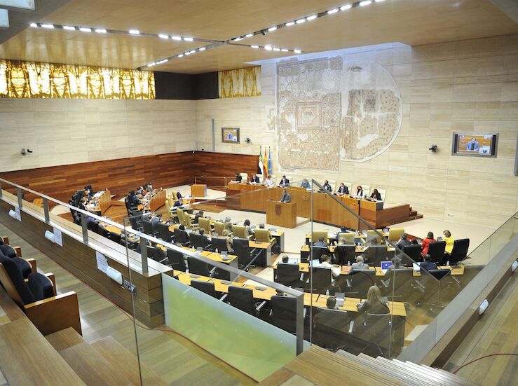 La Asamblea une sus fuerzas para luchar contra el reto demogrfico en Extremadura