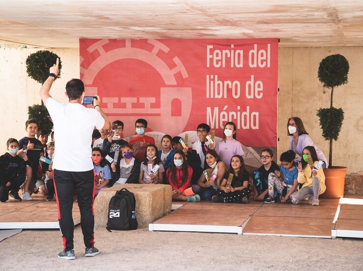 El escritor Luis Landero presenta Una historia ridcula en la Feria del Libro de Mrida
