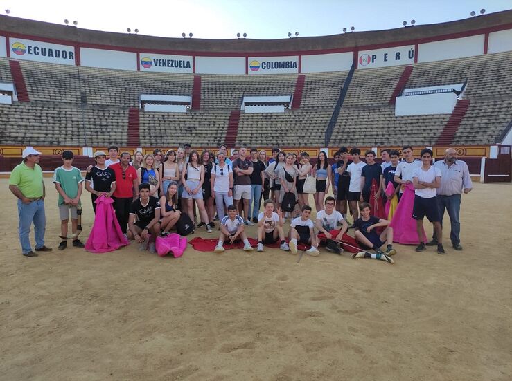 La Escuela Taurina de la Diputacin de Badajoz recibi la visita de un grupo de Polonia