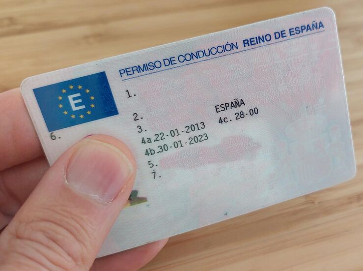 Ms de 2700 multas al ao por conducir sin carn en Extremadura