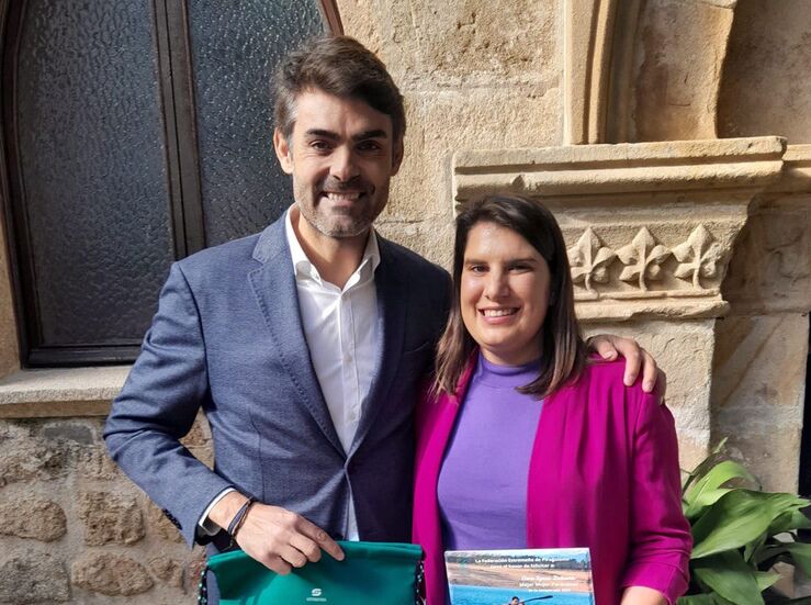 Elena Ayuso premiada como Mejor Mujer Paracanoe 2022 en V Gala del Piragismo Extremadura