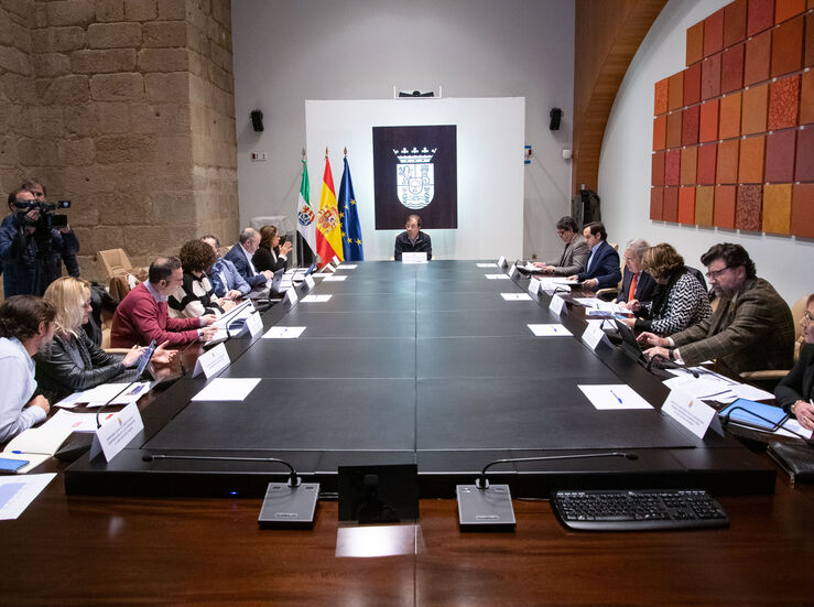 Vara preside la reunin del Consejo de Concertacin Social y Econmica de Extremadura