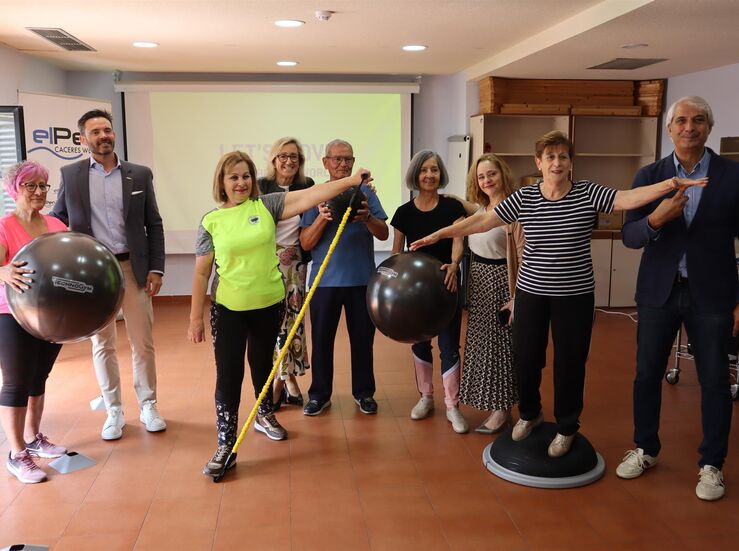 El Per Wellness dona equipamiento al Centro de mayores de la Plaza Mayor de Cceres