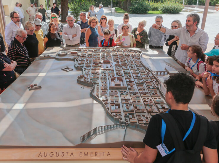 La plaza Margarita Xirgu de Mrida muestra una maqueta en 3D de la ciudad en el siglo II