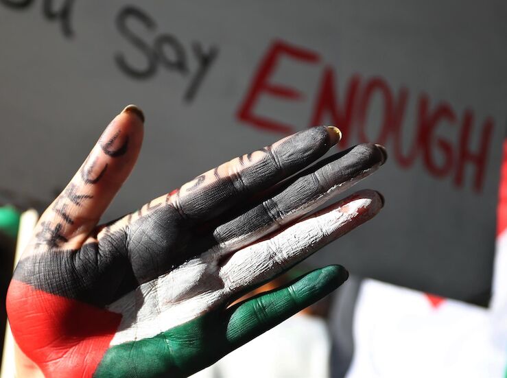 Dos activistas extremeas inician una huelga de hambre por Gaza frente a la Asamblea 